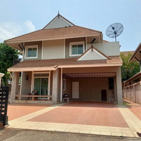 TEL : 092-288 9359 คุณดนิตาLine : https://line.me/ti/p/yxo92dHWP1รายละเอียด : เนื้อที่ขนาด 85 ตารางวา บ้านหลังมุม3 ห้องนอน 3 ห้องน้ำ1 ห้องครัว1 ห้องรับแขก2 ที่จอดรถบ้านอายุประมาณ 10 ปีหน้าบ้านหันทิศเหนือค่าส่วนกลางจ่ายทุก 6 เดือน ประมาณ 12,000.- บาทพร้อมเฟอร์นิเจอร์ครบ : เครื่องใช้ไฟฟ้า  แอร์ 5 ตัว  ทีวี ตู้เย็น  เครื่องทำน้ำอุ่น  ปั้มน้ำ  พร้อมเข้าพักอาศัย สถานที่สำคัญใกล้เคียง :- อ่างเก็บน้ำหนองค้อ- สวนเสือ