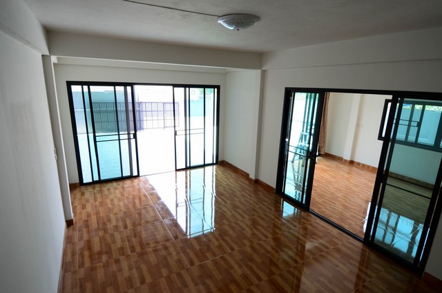 ให้เช่าบ้านเดี่ยว 2 ชั้นหลังมุม 90 ตรว. โชคชัย 4 ซอย76 ย่านลาดพร้าววังหิน เสนานิคม เหมาะอยู่อาศัยและทำโฮมออฟฟิศ จอดรถ 4-6 คัน