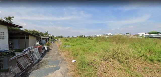 M650320ขายที่ดินเปล่า ที่สวย ทำเลทอง ติดถนน รามอินทรา121ที่ดินเปล่า 45-3-83 ไร่ราคา 135,000/ ต่อตารางวาหน้ากว้างกว้างติดถนน 76 เมตรผังสี 70% ผังสีส้ม ย.7-9 และ 30% ผังเหลือง ย.4-18สถานที่ใกล้เคียง- ห่างจากรถไฟฟ้าสีชมพู สถานีเศรษฐบุตรบำเพ็ญเพียง 110 เมตร- ใกล้ รร. เศรษฐบุตรบำเพ็ญเพียร- รร บางขันปลื้มวิทยานุสรณ์ - วิทยาลัยเทคนิคมีนบุรี- ม. เกษมบัณฑิต- ใกล้โรงพยาบาล นพรัตน์ราชธานี- โรงพยาบาล