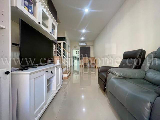 P1 ทาวน์โฮม โกลเด้น ทาวน์ รัตนาธิเบศร์ - สถานีรถไฟฟ้าไทรม้า หลังริม