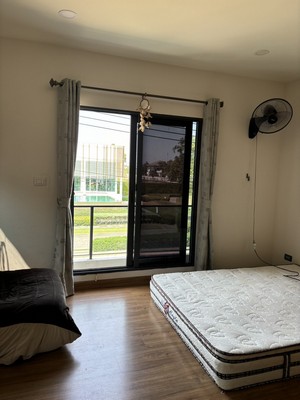 วิวหน้าคลับเฮ้าส์ สระว่ายน้ำ! ปล่อยเช่า บ้านเดี่ยว เซนโทร ชัยพฤกษ์-แจ้งวัฒนะ 2 50.7 ตร.ว ใกล้เซ็นทรัลแจ้งวัฒนะ ! ใกล้7-11 !!ด่วน