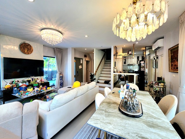 ขายและเช่า บ้านแฝด 3 ชั้น บ้านกลางเมือง The Edition พระราม 9-กรุงเทพกรีฑา ติดถนนใหญ่ ซ.กาญจนาภิเษก 23 เลียบถนนมอเตอร์เวย์