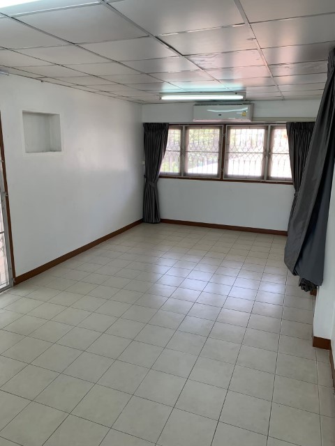 ให้เช่าบ้านเดี่ยว2ชั้นใกล้ยูเนี่ยนมอลล์ถ.ลาดพร้าวซอย1มี5นอน2น้ำแอร์6 เครื่องไม่มีเฟอร์ฯสามารถจดทะเบียนบริษัทได้ราคาเช่า40000บาท/เดือน