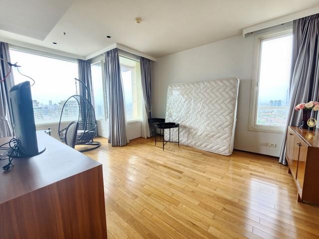 Condo for Rent at The Empire Place Sathorn  near BTS Chong Nonsi