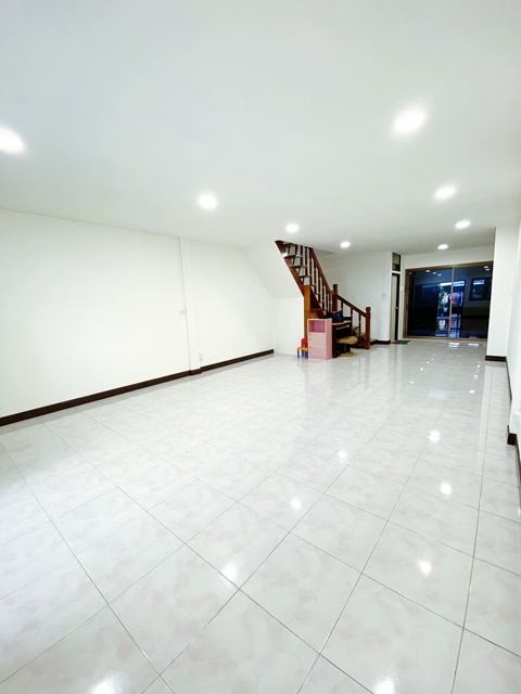 ให้เช่าทาวน์เฮ้าส์ 2 ชั้น เดอะแจส วังหิน500ม. ลาดพร้าววังหิน 79-85  2นอน 2น้ำ19ตร.วา. 2แอร์  BTS ม.เกษต