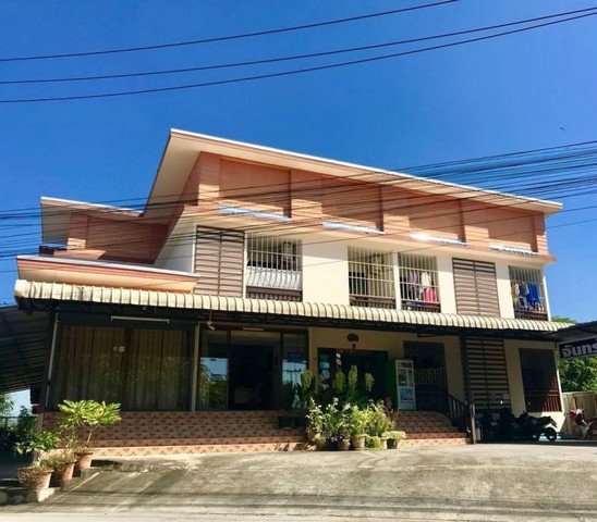 ขาย 10 ล้าน หอพัก 2 ชั้น 16 ห้อง​ 200 ตรว. #โซนสันกำแพง​ #ผู้เช่าเต็ม #สันกำแพงสายใหม่​ เดินทาง​สะดวก​สบาย​ #รับรายได้ประมาณเดือนละ40,000 บาทเนื้อที่ ​200​ ตรว.​16​ ห้อง​ห้องแอร์​ 12​ ห้อง​ ค่าเช่าห้องละ​ 3,300 บ.ห้องพัดลม 4​ ห้อง​ ค่าเช่าห้องละ​ 2,800 บ.อาคาร 2 ชั้นชั้นบนแอร์ชั้นล่างพัดลม ในห้องเฟอร์ครบพร้อมอยู่ค่าน้ำ หน่วยละ 10 บาทค่าไฟ หน่วยละ 8 บาทมีเครื่องซักหยอดเหรียญ 3 เครื่อง (คน