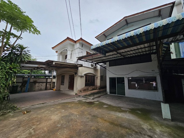 ขายบ้านเดี่ยว ทำเลคอนโด 101 ตารางวา แค่ 900 เมตร จาก BTSแบริ่ง พื้นที่เยอะ ถูกมากสนใจติดต่อ 061-624-7988.ขนาด 101 ตารางวาพื้นที่ใช้สอยรวม มากกว่า 300 ตรม..ทำเลเดียวกับคอนโด ต้นซอยแบริ่ง สามารถลัดออกซอยลาซาลก็ได้ สะดวกมากๆบ้านอยู่ แบริ่ง1 ไม่มีต้นกว่านี้แล้ว .สถานที่ใกล้เคียงSt. Andrews International SchoolBangkok Patana Schoolโรงเรียนเซนต์โยเซฟ บางนา..ราคาพิเศษเพียง 12 ล้าน เท่านั้น..สนใจติดต่อ 061-624-7988Line @deeasset (มี @ น