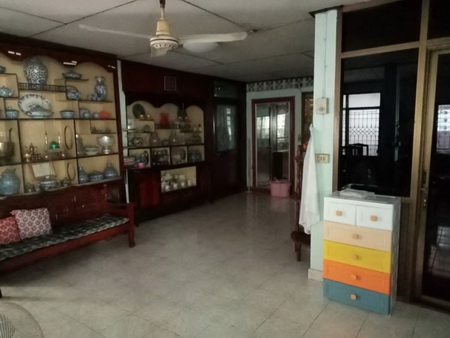 อพาร์ทเม้นท์  4  ชั้น ซอย รามคำแหง 58 ถนนรามคำแหง แขวงหัวหมาก เขตบางกะปิ กรุงเทพมหานคร