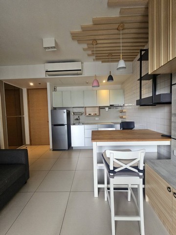 ให้เช่าคอนโด The Lofts Ekkamai (เดอะ ล็อฟท์ เอกมัย) ขนาด 45 ตรม รายละเอียด : ห้อง 907 ชั้น 9- 1 ห้องนอน 1 ห้องน้ำ- ขนาด 45 ตร.ม - ห้องตกแต่งสวย พร้อมเฟอร์นิเจอร์ครบ- ราคาเช่า : 30,000 บาท **พร้อมเข้าอยู่ ทันที **สิ่งอำนวยความสะดวกในโครงการ:- ฟิตเนสพร้อมอุปกรณ์ที่ทันสมัย- สระว่ายน้ำ วิวเมืองแบบพาโนรามา- สวนลอยฟ้า- พื้นที่ทำงานร่วมกัน และห้องประชุม- ระบบรักษาความปลอดภัย 24 ชั่วโมง พร้อม CCTV และคีย์