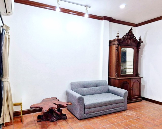 พหล21-29 รัชดา ถูกกว่าคอนโด BTS พหลโยธิน 24 100ม  ม.ราชภัฏจันทรเกษม 1.3 กม. 2-3นอน  เฟอร์ บิวท์อิน ทาวน์เฮาส์ 2 ชั้น