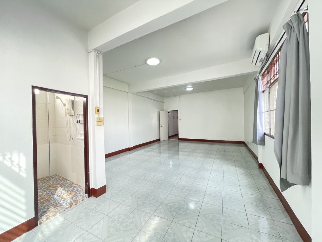 ให้เช่าโฮมออฟฟิศทำเลทอง ย่านรัชดา 4 ชั้น 384 ตร.ม ใกล้ MRT สุทธิสารเพียง 5 นาทีเท่านั้น ถนนสุทธิสารวินิฉัย