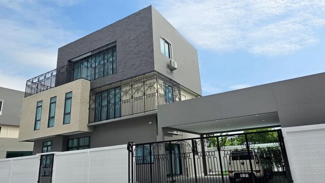 TEL : 092-288 9359 คุณดนิตาLine : https://line.me/ti/p/yxo92dHWP1รายละเอียด : เนื้อที่ขนาด 86.7 ตารางวาพื้นที่ใช้สอย 441 ตารางเมตร5 ห้องนอน 7 ห้องน้ำบ้านอายุประมาณ 2 ปึเลี้ยงสัตว์ได้ เช่านามบริษัทได้ค่าธรรมเนียมโอน คนละครึ่งราคาเช่า 160,000 บาท/เดือน สัญญารายปี มัดจำ 2 เดือน ล่วงหน้า 1 เดือน F-A14 (938)