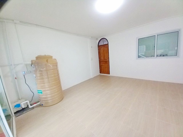 ถูกคุ้มสุดๆ เสรีไทย 19-25 ม.นิด้า 1.4กม 3นอน  รีโนเวทใหม่ทั้งหลัง  ให้เช่า ทาวน์เฮ้าส์ 2 ชั้น 16 ตร.ว. มี 7-11 MRT คลองบ้านม้า 1 กม.