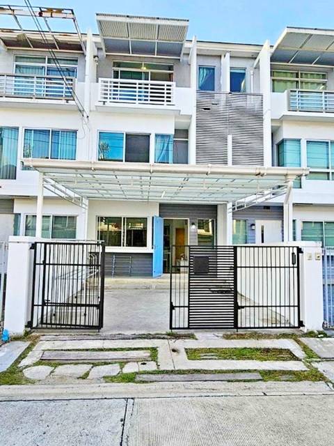 เครื่องใช้ไฟฟ้า 22 ตร.วา.244 ตร.ม.รพ.รามคำแหง 2.3 กม.ม.นิด้า 1.7 กม.3 นอน ใจกลางเมือง  จัดเต็มเฟอร์ MRT ศรีบูรพา 1.2 กม 3 น้ำ 3 แอร์ 31,998 b-m ขาย 4.6 ล้านบาท ให้เช่า ทาวน์เฮาส์ 3 ชั้นเดินทางสะดวก  กรุงเทพกรีฑา 1-9 NIDA 1.7km. 3-storey townhouse 3 bed Krungthep Kreetha1-9 fully fur MRT Sri Burapha 1.2 km. electrical appliances 3bath 3a/c Soi community area for rent 31,998 b-m for sale 4.6 million baht Ramkhamhaeng Hospital 2.3 km.convenient transportation 22 sq.wa. 244 sq.m.22 ตร.วา.244 ตร.ม.22 sq.wa. 244 sq.m.ทางด่วนศรีรัช - มอเตอร์เวย์ ถนนกรุงเทพกรีฑา กาญจนาภิเษก แขวงหัวหมาก