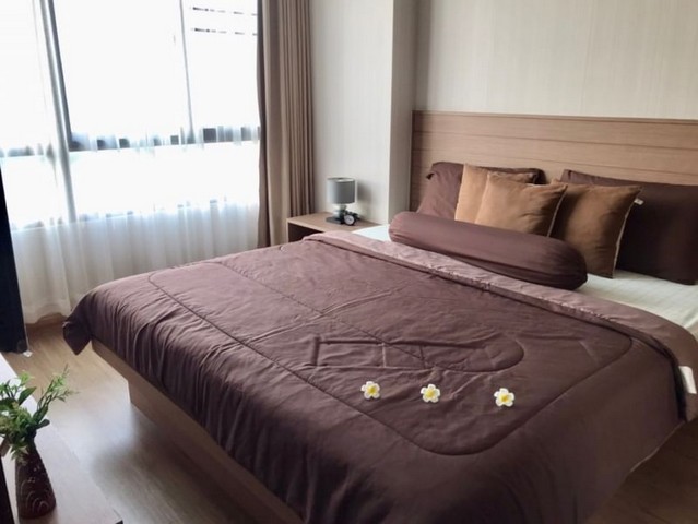 TEL : 092-288 9359 คุณดนิตาLine : https://line.me/ti/p/yxo92dHWP1รายละเอียด : เนื้อที่ขนาด 76 ตรม. ชั้น 13 วิวภูเขา 2 ห้องนอน 2 ห้องน้ำ ตกแต่งครบ พร้อมเฟอร์นิเจอร์ และเครื่องใช้ไฟฟ้าครบ สิ่งอำนวยความสะดวก : ลิฟต์ ที่จอดรถ สระว่ายน้ำ ฟิตเนส การรักษาความปลอดภัย 24 ชั่วโมง สถานที่ใกล้เคียง :- ใกล้อิออลมอลอัสสัญชัญ- โรบินสันศรีราชา- เซ็นทรัลศรีราชา- โรงพยาบาลเงื่อนไขในการเช่า สัญญารายปี มัดจำ 2 เดือน ล่วงห