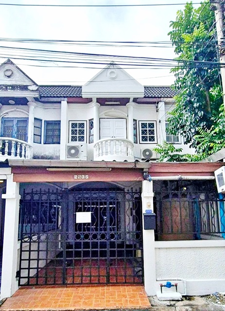 ตลาดบางเขน 1.2 BTS พหลโยธิน 24 100ม. ถูกกว่าคอนโด  พหล21-29 รัชดา  ม.ราชภัฏจันทรเกษม 1.3 กม. 2-3นอน  เฟอร์ บิวท์อิน ทาวน์เฮาส์ 2 ชั้น 2 น้ำ ทำเลดี เครื่องใช้ไฟฟ้า 18 ตร.วา.135 ตร.ม.1 จอดรถ กม.ช้อปสบาย จ่ายสะดวก ร้านค้า ร้านอาหาร เมเจอร์ รัชโยธิน 0.3 กม. 3 แอร์  21,998 b-m แหล่งเศรษฐกิจ เดินทางสะดวกสบาย BTS Phahon 24 100m. Cheaper than condo Phahon21-29 Ratchada Chandrakasem U. 1.3km. 2-3bed built-in fur 2-storey townhouse 2bath electrical appliances 18 sq.wa.135sq.m. 1parking space, BangKhen Market 1.2 km. Easy shopping, convenient payment shops restaurants Major Ratchayothin 0