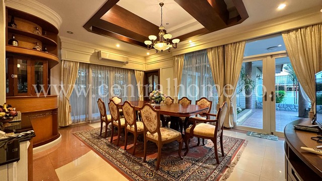 บ้านเดี่ยว หมู่บ้านศรีวดี หลังใหญ่ ใช้วัสดุคุณภาพ สภาพดี พร้อมเข้าอยู่