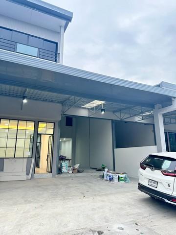 ให้เช่าอาคารสำนักงาน ออฟฟิศ 3 ชั้น ซอยไสวประชาราษฎร์ ลำลูกกา คลอง 4 ปทุมธานีราคาขาย 6,900,000 บาทราคาเช่า 65,000 บาท / เดือน ( ประกัน 2 เดือน ล่วงหน้า 1 เดือน )ที่ตั้ง ถนนพระองค์เจ้าสาย คลอง 4 ตำบลลาดสวาย อำเภอลำลูกกา จังหวัดปทุมธานีติดต่อ : คุณภัสพงณ์ 0634098164Line : deedaa22เนื้อที่ 62 ตารางวา พื้นที่ใช้สอย 420 ตารางเมตร กว้าง 10 เมตร ลึก 23 เมตร จำนวน 3 ชั้น 6 ห้องนอน 6 ห้องน้ำมีแอร์ 3 เครื่อง พัดลมติด�