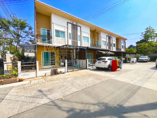 ขายบ้านแฝด 2 ชั้น หมู่บ้านบุรีรมย์ ลำลูกกา - คลอง 4 แถม แอร์ ผ้าม่าน มุ้งลวด  เนื้อที่ 37 ตร.ว. ขายเพียง 2,500,000 ล้านบาท