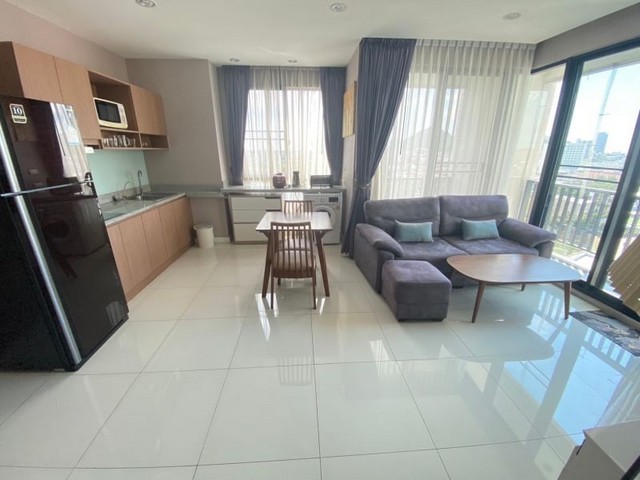 TEL : 092-288 9359 คุณดนิตาLine : https://line.me/ti/p/yxo92dHWP1รายละเอียด : เนื้อที่ขนาด 48 ตรม. ชั้น 11 วิวเมือง 1 ห้องนอน 1 ห้องน้ำ เฟอร์นิเจอร์บิ้วอินท์ เครื่องใช้ไฟฟ้าครบพร้อมเข้าอยู่สิ่งอำนวยความสะดวกโครงการ : สระว่ายน้ำ , ฟิตเนส , กล้องวงจรปิด , ระบบ Key Card , ระบบรักษาความปลอดภัย 24 ชม.ทำเลดีมาก : - ห้างสรรพสินค้า อิออนมอล MaxValue  อัสสัมชัญ เพียง  50 เมตร- โรงเรียนอัสสัมชัญศรีราชา 300 เมตร- โรงพยาบาลสมเด็จ พระบ