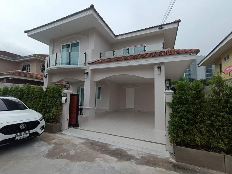  AOM 1365ขายบ้านเดี่ยว 2 ชั้น 4 ห้องนอน หมู่บ้านวันเดอร์แลนด์ 2พัทยาเหนือราคา 12,950,000 บาท รายละเอียด  4 ห้องนอน 5 ห้องน้ำ ขนาดที่ดิน 240 ตรม. ครัวยุโรปและครัวไทย  พร้อมเฟอร์นิเจอร์ครบ  สระว่ายน้ำส่วนตัว  ที่จอดรถ 2 คัน  ชื่อคนไทย  พร้อมโอน  ค่าธรรมเนียมโอน 50/50  Wonder Land 2 Village  2 Story House in  4 Bedroom for sale North PattayaPrice 12,950,000 THB  Details  4 Bedroom 5 bathrooms Land Size 240 Sqm. Europe Kitchen and Thai Kitchen Fully furnished Private pool 2  car parkThai name READY TO TransferTransfer fee 50/50ติดต่อขอรูปและรายละเอียดเ