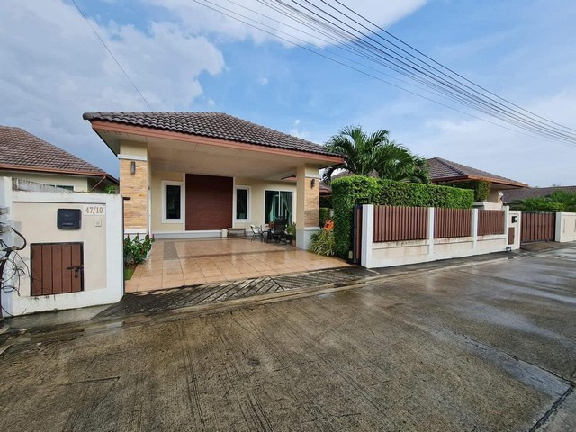 เช่า บ้านชั้น เดียวเฟอร์ครบ โครงการการ์เด้นวิว 2 ห้วยใหญ่ บางละมุง ชลบุรีรหัส TTR 1963-โครงการการ์เด้นวิว 2 ห้วยใหญ่-76 ตารางวา 3 ห้องนอน 2 ห้องน้ำ-เฟอร์ครบพร้อมอยู่✅ ฟรี แม่บ้าน ทำความสะอาด ทุกอาทิตย์ ✅ ฟรี  ทำความสะอาดสระน้ำ  ทุกอาทิตย์ ✅ ฟรี ทำความสะอาดสวน ทุกอาทิตย์ ???? น้ำไฟ ผู้เช่ารับผิดชอบ( ไฟฟ้าหลวง )  บ้านสวยตรงปก มาชมบ้านได้เลย ค่าเช่า 52,000 บาท/ เดือน ปนะกัน 2 เดือน ล่