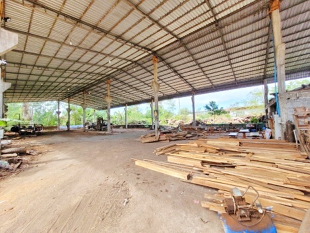 โรงงาน โรงเลื่อยไม้  2,010ตร.ม. หอนาฬิกาเดชอุดม 1.6 กม. เขื่อนยาง ติดถนนใหญ่ 505ตร.วา. PTT Station  มีออฟฟิศ  2นอน