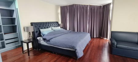 รหัสทรัพย์ : HL#25129 (L081832)ขาย / ให้เช่า คอนโด เดอะวอเตอร์ฟอร์ด พาร์ค  ชั้น 6 (จาก 9 ชั้น) พื้นที่ 130 ตารางเมตร 2 ห้องนอน  3  ห้องน้ำ  จอดรถ 1 คัน  แอร์ 3 เครื่อง  1  ห้องนั่งเล่น  1  ห้องครัว      ราคาขาย 14,800,000  บาท  หรือ เช่า 35,000  บาท/เดือน    คอนโดสุดหรูใจกลางเมือง ทำเลย่านทองหล่อพร้อมสิ่งอำนวยความสะดวก เช่นสระว่ายน้ำ ห้องซาวน่า ฟิตเนส สวน และที่จอดรถแบบระบุคัน    ที่ตั้ง : ซอยสุขุมวิท 53 ถนนทองหล