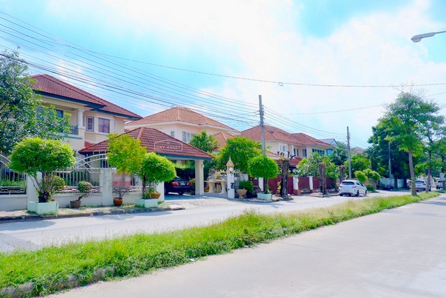 ขายบ้านเดี่ยว 2 ชั้น หมู่บ้าน อารีน่า พาร์ค ชวนชื่นซิตี้ (Arina Park Chuan Chuen City) เนื้อที่ 93.4 ตร.ว. ขายเพียง 12,000,000 ล้านบาท