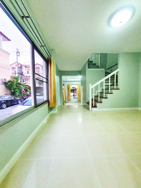 เฉลิมพระเกียรติร 9 ซ.24-30 ถูกที่สุดในโลก MRT ศรีอุดม 4.4 กม ไม่เคยอยู่ ทาวน์เฮ้าส์ 3 ชั้น 3 นอน3 น้ำ 20 ตร.วา. บิ๊กซี มาร์เก็ต สวนหลวง