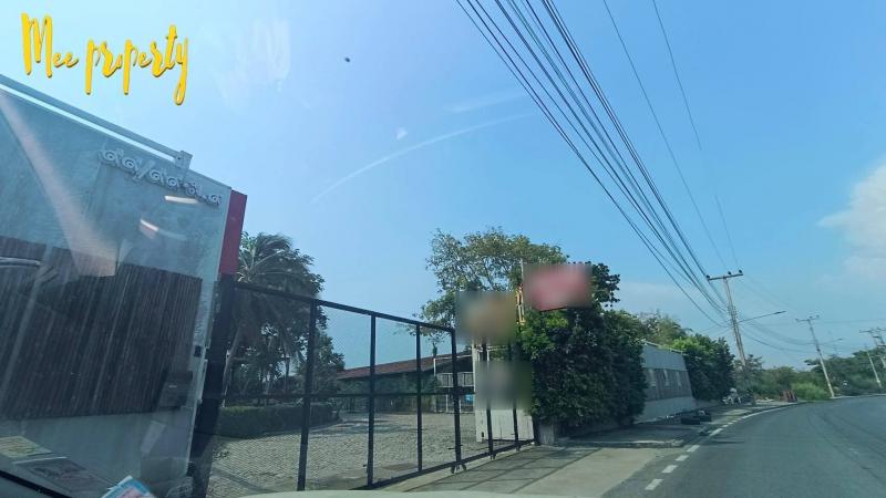 ขายที่ดินพร้อม สิ่งปลูกสร้าง สามารถสร้างคอนโดได้ ที่ดิน  5-1-90 ไร่ (โฉนด 2 แปลง )  ถนนหนองแร่ อำเภอศรีราชา ชลบุรี จากแปลงที่ดิน เพียง 2 นาที  950 เมตร ถึงปากซอยถนนหนองแร่ เส้นสุขุมวิทห่างจากเทศบาลนครแหลมฉบัง, ชลบุรี เพียง 6 นาที 3.5 กม.รวมที่ดิน  5-1-90 ไร่ (โฉนด 2 แปลง )#แปลงที่1 ที่ดินพร้อมโรงแรม 50 ห้อง ในอาคาร 4 ชั้น  ( ตึก A  และ ตึก B  พร้อมตึก ส่วนต้อนรับ ) บนที่ดินขนาด 1-2-34 ไร่  พร้อมใบอ