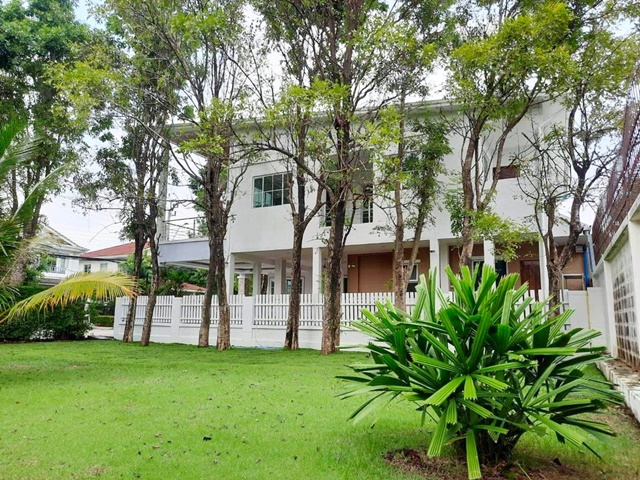 MRT คลองบางไผ่ 2.2 กม.5นอน ให้เช่า วัดลาดปลาดุก 100ม. ทะเลสาป พร้อมอยู่ คฤหาสน์หรู 21,998b-m 2 ชั้น  4น้ำ 6แอร์ 230ตรม.  บ้านเดี่ยว รร. บางบัวทอง 0.9 กม. 58ตรว. 230 ตรม.5bed WatLatPlaDuk 100m. for rent Luxurious Mansion MRT KhlongBangPhai 2.2km. Detach houseready to move in 21,998b-m 2Storeys 4bath 6a/c 230sqm. Lake 58sqw. 230 sqm.ขนาด: 58ตรว. 230 ตรม.58sqw. 230 sqm.ตำบล บางรักพัฒนา อำเภอบางบัวทอง นนทบุรี 111102 ชั้น 5 นอน 4 น้ำ6 แอร์1 จอดรถบ้านใหม่พร้อมอยู่ หมู้บ้านใหญ่สงบสะดวก ร่มรื่นมีรปภ.24ชม. สาธารูปโภคครบครัน ท�