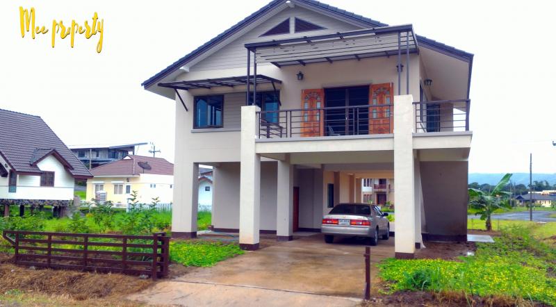 ขายขาดทุน ขายบ้านเดี่ยว 2 ชั้น  เทอเรสหน้าบ้านชั้น2เห็นวัดพระธาตุผาแก้ว ป่าไม้ภูเขา ทะเลหมอก  อยู่ในเขาค้อไฮแลนด์รีสอร์ท ต.แคมป์สน อ.เขาค้อ จ.เพชรบูรณ์  ที่ดิน 97ตร.ว. พื้นที่ใช้สอย  150 ตร.ม.จอดรถ 2 คัน- หน้าบ้านหันทิศเหนือ  - หลังบ้านหันทิศใต้เห็นกังหันพลังงานลมอยู่ไกลๆ  - สร้างเสร็จปี พ.ศ. 2559 - รีสอร์ทมี รปภ.ตลอด 24 ชม.มีกล้องวงจรปิดทั้งหมู่บ้าน รายละเอียด- ชั้นล่าง 1ห้อง