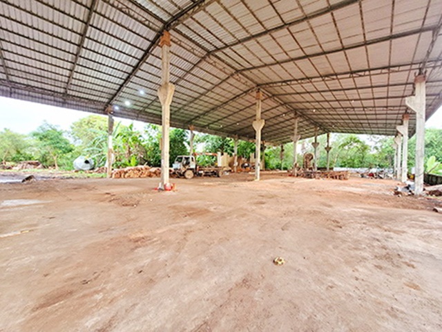 เขื่อนยาง ติดถนนใหญ่ หอนาฬิกาเดชอุดม 1.6 กม.  โรงงาน โรงเลื่อยไม้แปรรูปด้วยเครื่องจักร 2,015ตร.ม. 508ตร.วา. PTT Station  มีออฟฟิศ  2นอน 2น้ำ โลตัส โกเฟรส เดชอุดม 1.4 กม. ให้เช่า 69,998 b-m ถ.เดชอุดม บุณฑริก รพ.สมเด็จพระยุพราชเดชอุดม 4.7 กม. เดินทางสะดวกon the main rd DechaUdom Clock Tower 1.6km. Factory sawmill processed wood with machinery 2,015sq.m. 508sq.w. PTT Station  There is an office 2bed 2bath Lotus Go Fresh Decha Udom 1.4km. For rent 69,998b-m Buntharik Somdej Phra Yuppharat Decha Udom Hospital 4.7 km.Convenient transportationถ.เดชอุดม บุณฑริกตำบล เมืองเดช อำเภอเด