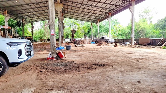 หอนาฬิกาเดชอุดม 1.6 กม. ติดถนนใหญ่ โรงงาน โรงเลื่อยไม้  2,015ตร.ม.เขื่อนยาง 508ตร.วา. PTT Station  มีออฟฟิศ  2นอน