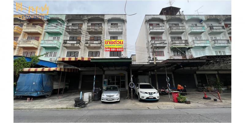 ขายด่วน อาคารพาณิชย์ -เนื้อที่ 39 ตรว.  -พื้นที่ใช้สอย 204 ตรม.(เนื้อที่เท่ากับอาคารพาณิชย์ห้องครึ่ง)- อยู่ในซอยจตุจักร ห่างจากปากซอยประมาณ 200 เมตร - ปากซอยเป็นถนนสีหบุรานุกิจ และติดสถานีรถไฟฟ้าสายสีชมพู(สถานีจตุจักร2)-ทิศเหนือเป็นถนนสุวินทวงค์ Big c, Uniclo, KFC 24 hrs, Lotus -ทิศใต้ ถนนสีหบุรานุกิจ สถานีจตุจักร2, ธนาคารออมสินสาขามีนบุรี -ทิศตะวันออก ตลาดมีนบุรี, อู่รถเมล์ขสมก. -ทิศต