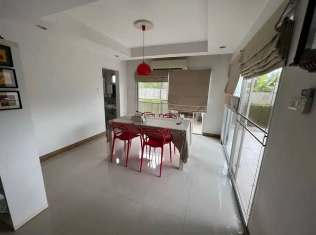 ขายตึก 2 คูหา 3.5 ชั้นครึ่ง ริมถนนบ้านกล้วย ไทรน้อย พื้นที่ใช้สอย 460 ตร.ม.