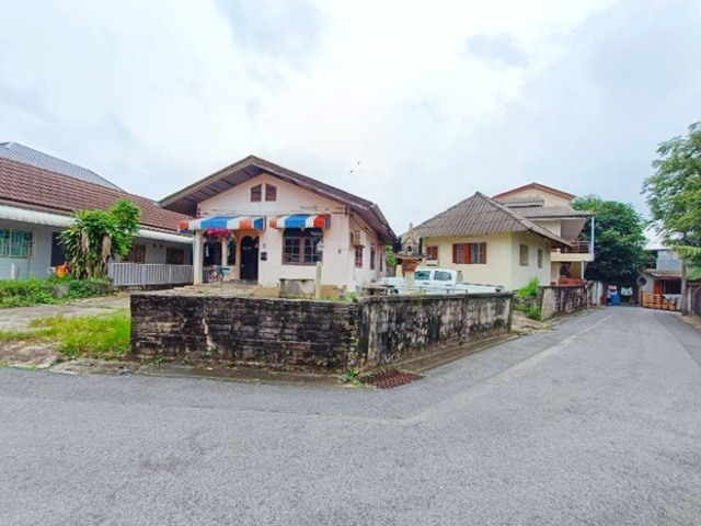 ขายขาดทุน ด่วนมาก!  แถมบ้านฟรี  บ้าน 2หลัง เซ็นทรัล ภูเก็ต เฟสติวัล 1.7 กม. อาคาร 2 ชั้น 4 ห้อง หลังมุม  175 ตร.วา. 550 ตร.ม. พร้อมเฟอร์ฯ