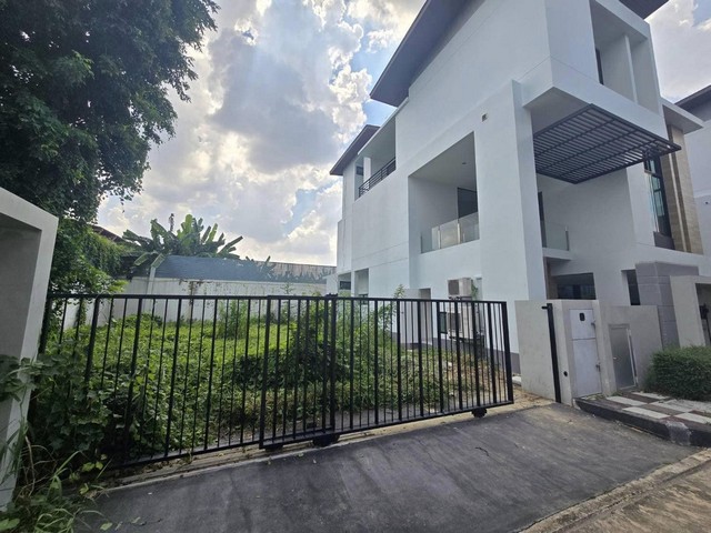 P2 ให้เช่าบ้านเดี่ยว เนอวานา บียอนด์ เกษตร-นวมินทร์  NIRVANA BEYOND KASET-NAWAMIN ถนนคลองลำเจียก บ้านเปล่า มีแอร์ และมีที่จอดรถ 10 คัน