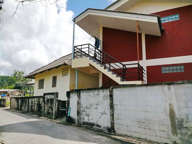 ขายขาดทุน ด่วนมาก! ยกแปลง ขายที่ดินแถมบ้านฟรี ใจกลางเซ็นทรัล ภูเก็ต เฟสติวัล 1.7 กม.  บ้าน 2หลัง อาคาร 2 ชั้น 4 ห้อง หลังมุม  จุดชมวิวเขารัง 600 ม. ขายถูกที่สุดในโลก  ราคาเพียง 6.29 ล้านบาท 175 ตร.วา. 550 ตร.ม. พร้อมเฟอร์ฯ ตู้ เตียง พร้อมผู้เช่าเต็มทุกห้อง ตลาดหลาดใหญ่ 2.4 กม.แหล่งท่องเที่ยวSelling at a loss very urgent! In CBD Central Phuket Festival 1.7km. Selling the whole plot selling land plus 2houses 2-storey building 4bed corner house KhaoRang viewpoint 600m. Selling the cheapest in the world, price only 6.29 million baht 175 sq.w. 550 s