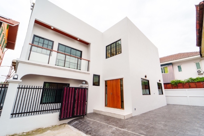 ขายบ้านเดี่ยว2 ชั้น  ซอยลาดพร้าว 80 แยก 21 ออกถนนรัชดาได้ ใกล้ MRT สุทธิสาร 