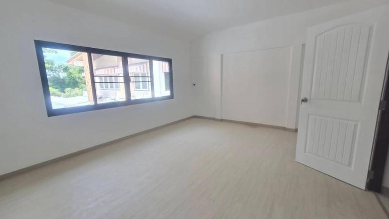 ขายบ้านดีบ้านสวยอ่างศิลาชลบุรี บ้านทาวน์เฮ้าส์​​ 2ชั้นหลังริม