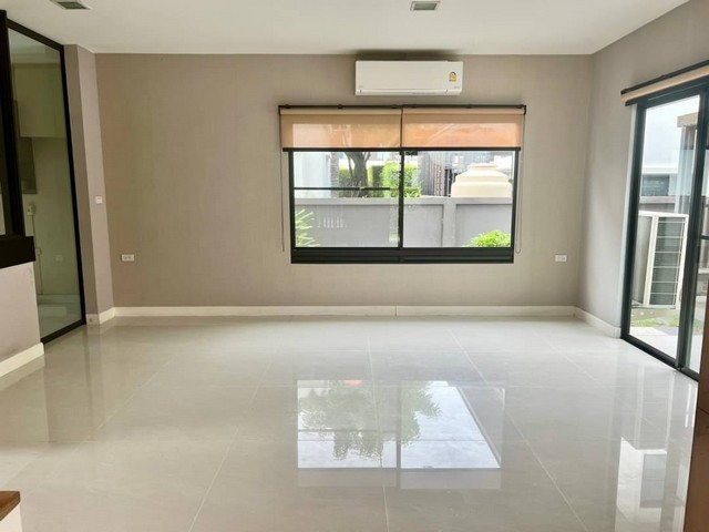 บ้านเดี่ยว2ชั้น หลังใหญ่สภาพใหม่น่าอยู่ โครงการ มัณฑนา บางนา กม.7