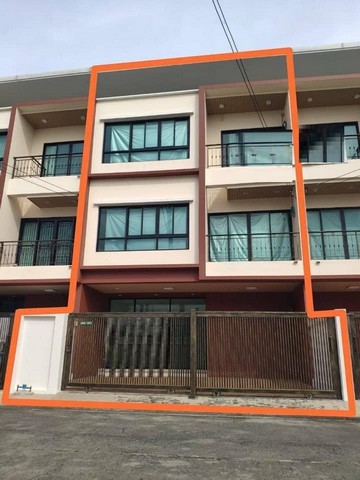  ขายทาวน์โฮม 3ชั้นขนาด 28 ตารางวา เข้าซอยนวมินทร์70 และ 72  