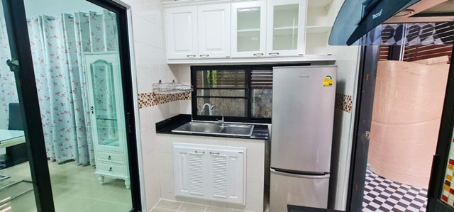 พร้อมเฟอร์ครบ ติดถนนใหญ่ เลิศหล้านานาชาติ 1.3 กม. ให้เช่าบ้านหรู 2 ชั้น สาย3 3นอน BIG C เพชรเกษม2  200ม. และโฮมโปร    ครัวไทย ครัวหรั่ง