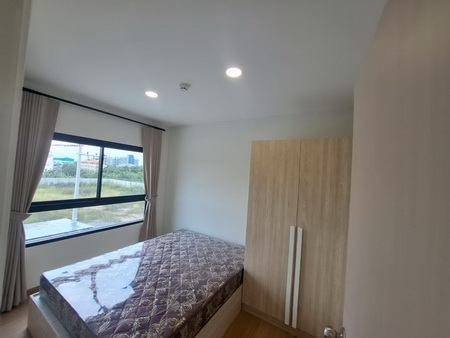 รหัสทรัพย์ :  L#25442  (L081895)ไพน์ คอนโด รังสิต สเตชั่น ชั้น3 ห้องมุม ระเบียงทิศเหนือ พื้นที่ 36.22 ตร.ม.  ขาย 1,890,000 บาท    สร้างเสร็จใหม่ ยังไม่เคยอยู่อาศัย เหมาะซื้อเพื่ออยู่อาศัย หรือลงทุน การเดินทางสะดวก    ถ.เลียบคลองเปรมประชากร (ช.เวิร์คพอยท์ สตูดิโอ) ต.บางพูน อ.เมืองปทุมธานี จ.ปทุมธานี    สถานที่ใกล้เคียง- สถานีรถไฟฟ้ารังสิต (สายสีแดง)    - ฟิวเจอร์ปาร์ครังสิต    - รพ. ปทุมเวช    - ม.รังส