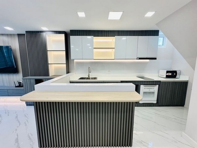 ขายบ้านพร้อมอยู่ หลังมุม ติดถนน 2 ด้าน ทำเลรัชดา 18 แต่งใหม่ทั้งหลัง ทำเลดีมาก ใกล้ MRT ของแถมเพียบ