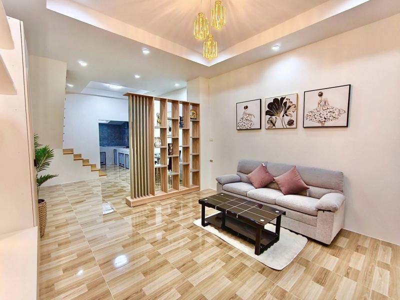 บ้านฝั่งทะเลเพื่ออยู่เองหรือลงทุนมาแล้วค่ะ แถมราคานี้ก็หายากสุดๆ ไปเลย มาพร้อมกับเฟอร์นิเจอร์ และของแต่งครบชุด