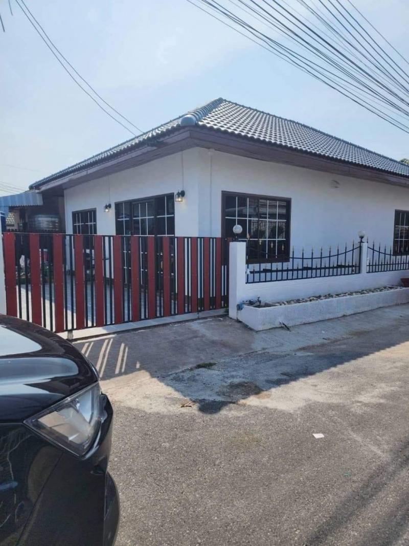 AOM 1377บ้านเดี่ยว ซอยเขาน้อย-เนินพลับหวาน 1.99 ลบ บ้านเดี่ยวขายด่วนหมู่บ้านฉัตรแก้ว 9 ซ.3  ขนาดพื้นที่ 35 ตารางวา 3 ห้องนอน 1 ห้องน้ำ ห้องนั่งเล่น แหล่งชุมชน เดินทางสะดวก เข้าออกได้หลายเส้นทางบ้านสวยพัทยาต่ำกว่าราคาประเมิน ขายบ้านพร้อมอยู่ราคาถูก ขายขาดทุนงดต่อรองคะ ติดต่อขอรูปและรายละเอียดเพิ่มเติม  สนใจนัดชมสถานที่จริงคุณต๋อม 081-925-2443  , คุณต๋อย 086-542-7078LINE 081-925-2443   LINE 086-542-7078อส