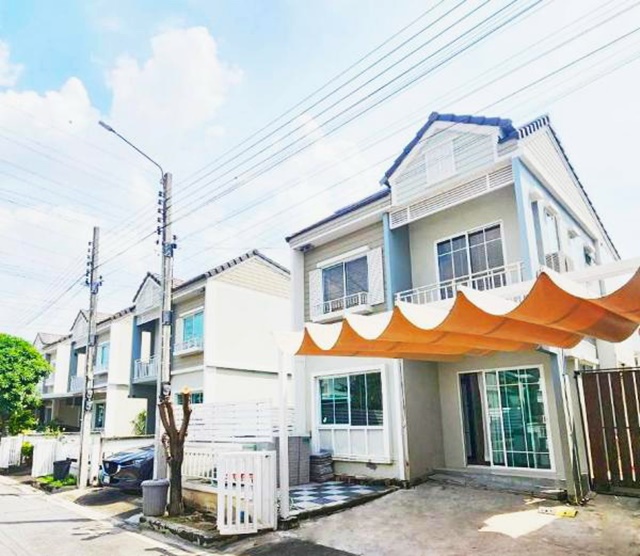 สารสาสน์วิเทศสุวรรณภูมิ 2.4 กม. เมกกะ บางนา กม.8 ทาวน์โฮมหัวมุม ให้เช่า 2ชั้น 4นอน รร.คอนคอร์เดียน 1.7กม. MRTลาซาล 5.5 กม. 30ตรว.  